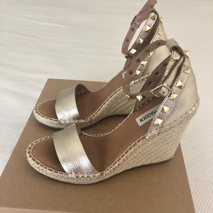 Steve Madden gold McKenna wedge